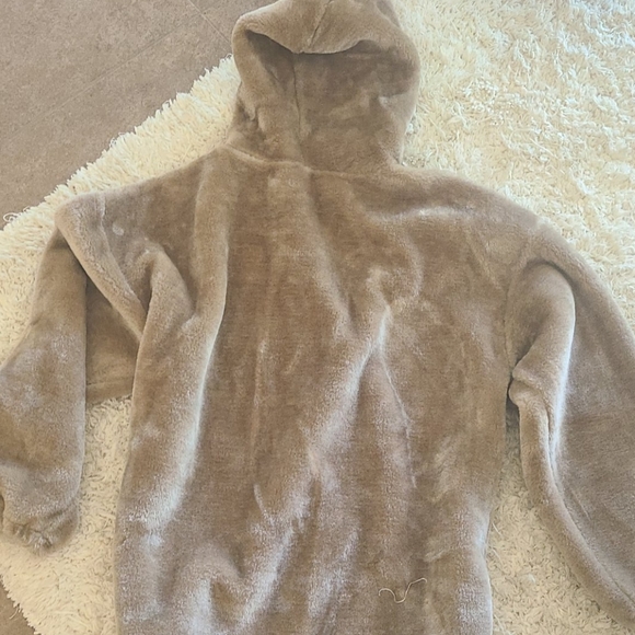 Hooded Pullover - Picture 3 of 9